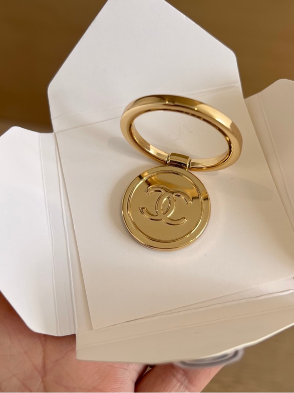 Chanel Beaute Gold Phone Ring Holder - Picture 2 of 7